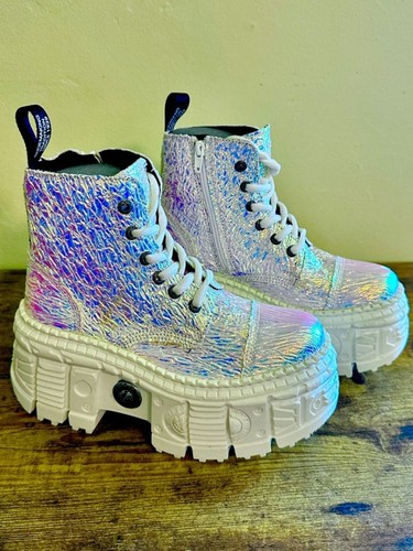 Rare new rock holographic - rare, 7