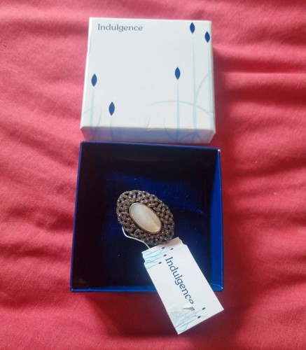 Indulgence mother pearl - indulgence, of