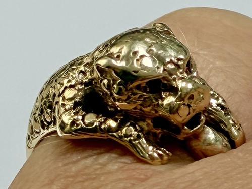 9ct yellow gold leopard - “9ct,