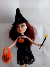 Clothes and accessories fits bratz dolls