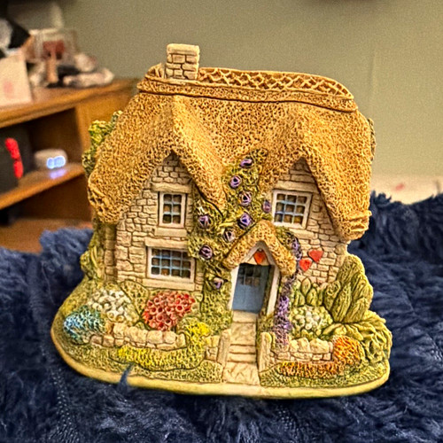 Lilliput lane queen hearts - lilliput,