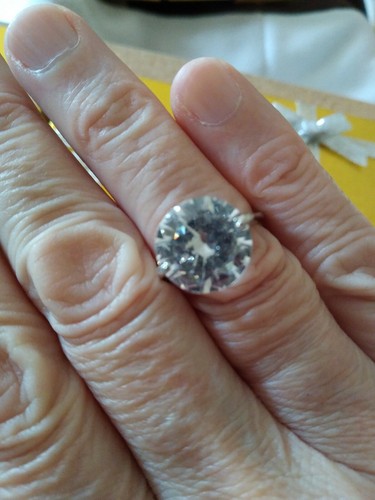 Ring size silvertone - l.,