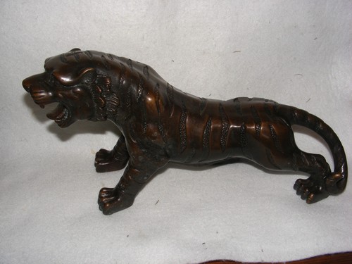 Lovely vintage japanese bronze - lovely,
