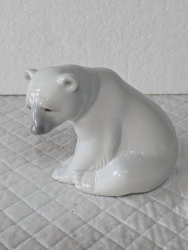 Lladro sitting polar - sitting,