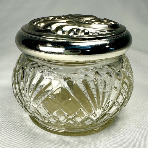 Empty avon rich moisture - rich, cream