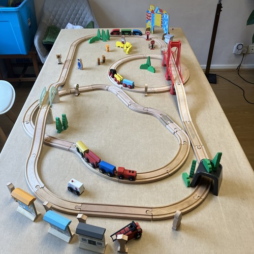 Wooden train track set chad - train,