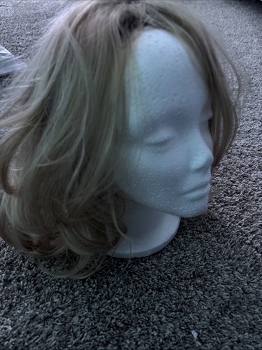 Wavy blonde wig - wavy,