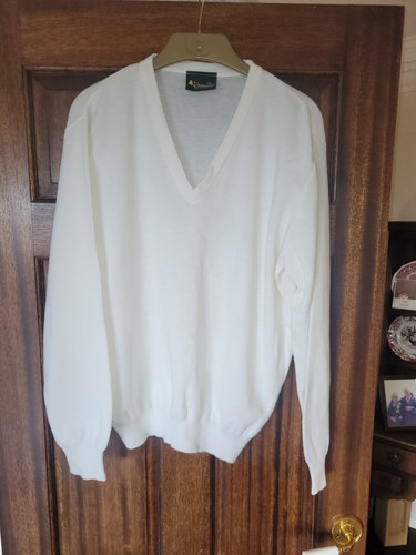 Men white balmoral v neck - "balmoral", v-neck