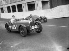 A Singer Le Mans alongside