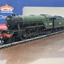 Bachmann 31-563 V2 BR Lined Green 60865 Late Crest Stepped Tender OO Gauge