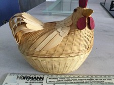 Hen egg baskets container ideal for warm breakfast eggs