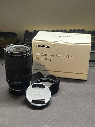 Tamron 200mm 5 6 - f/2.8-5.6, di