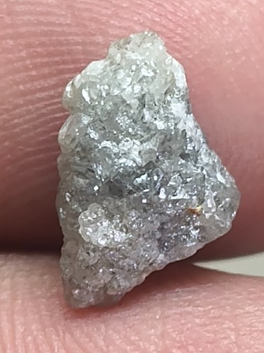 Sparking rough diamond - ct,