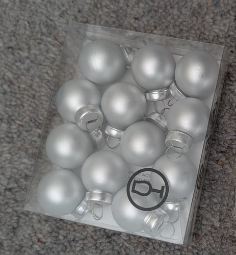 Ikea 20mm baubles - 12,
