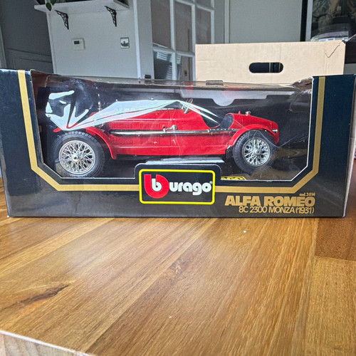 Bburago gold alfa - 1:18,