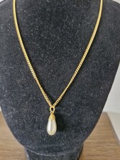 Vintage Gold Tone And Faux Pearl Pendant Necklace