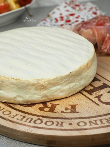 French smoked brie approx 900g - french,
