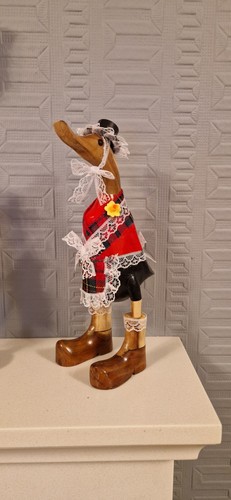 Welsh lady wooden - welsh, duck