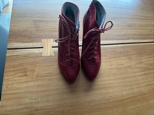 Miss fire red - l-fire, leather