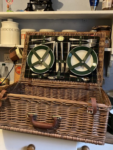 Optima person wicker picnic - person,