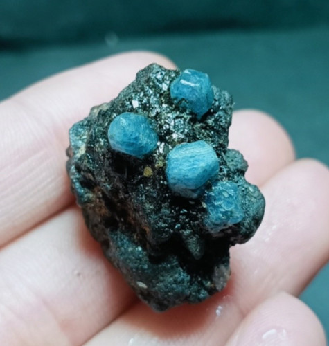 Natural blue sapphire rough - natural,
