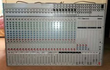Yamaha RM800 mixing desk