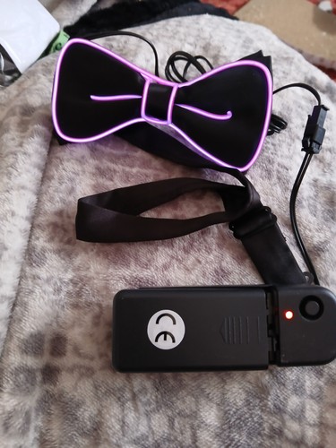 Flashing bow tie takes aa - tie.,