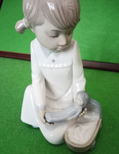 Nao by Lladro Porcelain Figurine - Young Girl With A Doll and Cradle : c.1977