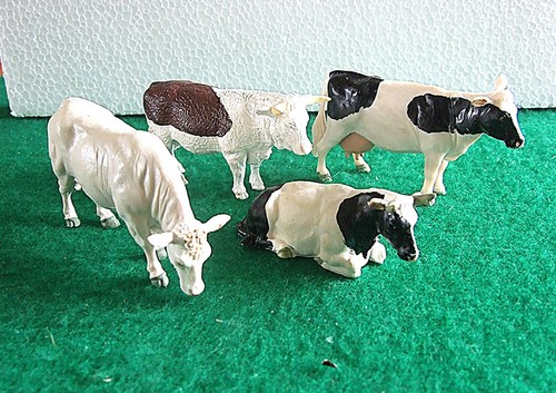 Vintage britains cows 1980 - 4,