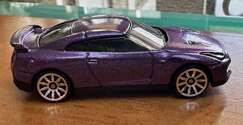 Hot wheels nissan - hot,