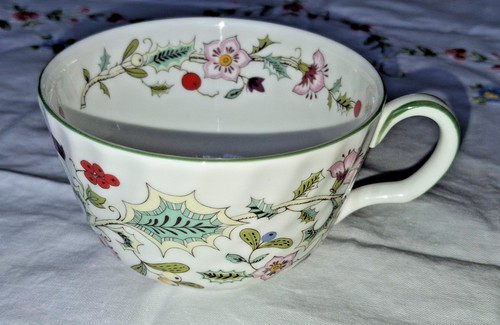 Minton holly berry - berry, edge