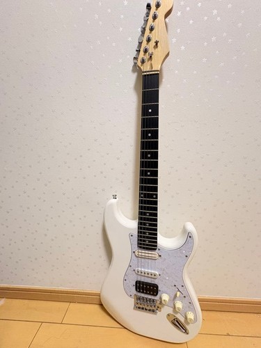 White electric guitar strat - electric,