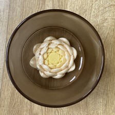 round smoked glass with Indonesian natural hand made soap lotus d13 x h 8 cm