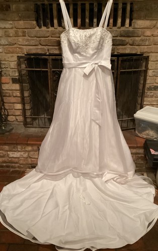 Stunning ivory wedding dress - stunning,