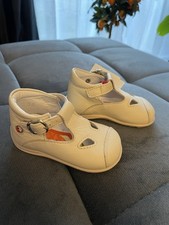 Chicco Girls Shoes Toddler  Size UK2 EUR18 Cream Colour Leather Brand New