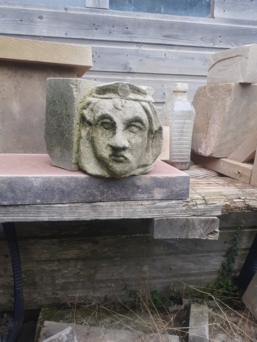 Old queen head stone - stone, corbel