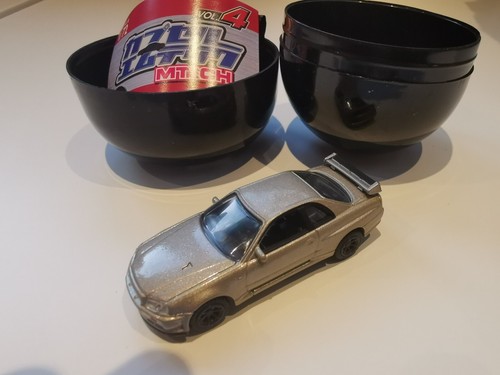 Gold nissan skyline - skyline, r34