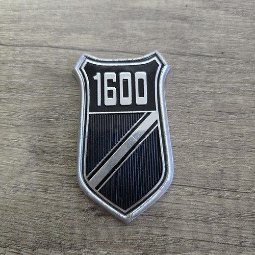 Ford 1600 badge metal crest - ford,