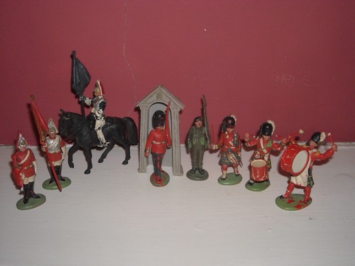 Mixed britains herald - herald, soldiers