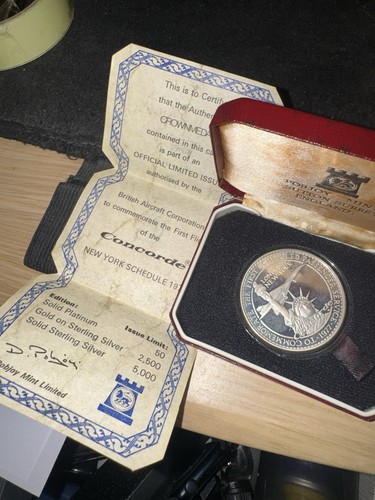 Pobjoy mint 1977 silver proof - mint,
