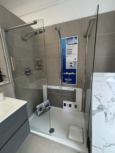 Display shower walk - shower, in
