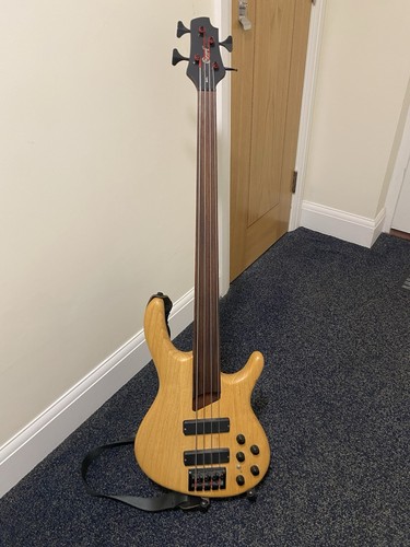 Cort b4fl fretless bass guitar - cort,