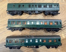 Triang Hornby OO Gauge - Rake of 3 x SR Green Coaches