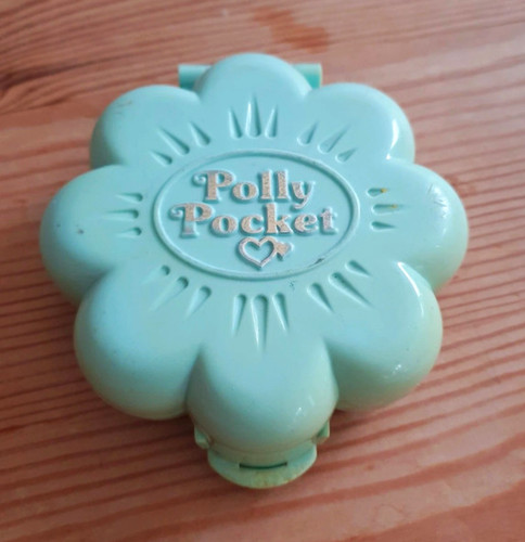 Polly pocket flower shaped - polly,