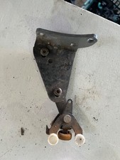 VW T5 TRANSPORTER 2005 LEFT SIDE SLIDING DOOR BOTTOM ROLLER BRACKET 7H0843397