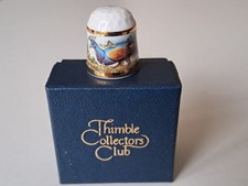 RARE TCC THIMBLE COLLECTORS CLUB THIMBLE....FENTON POTTERY.....PEACOCK.....BOXED