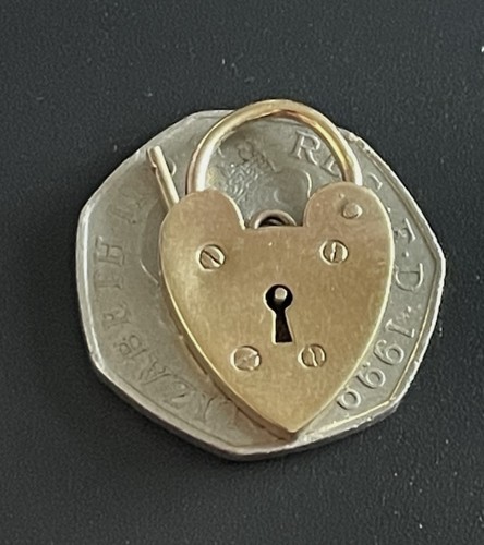 9ct gold large heart shaped - 9ct,