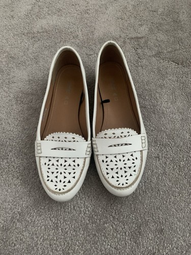 Ladies cream leather shoe size - leather,