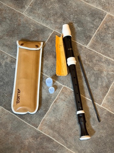 Aulos treble recorder with
