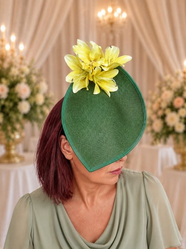 Emerald green lily fascinator - green,